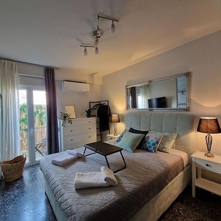 Chic Apt Near Acropolis - Avdi Square Athens Ngoại thất bức ảnh