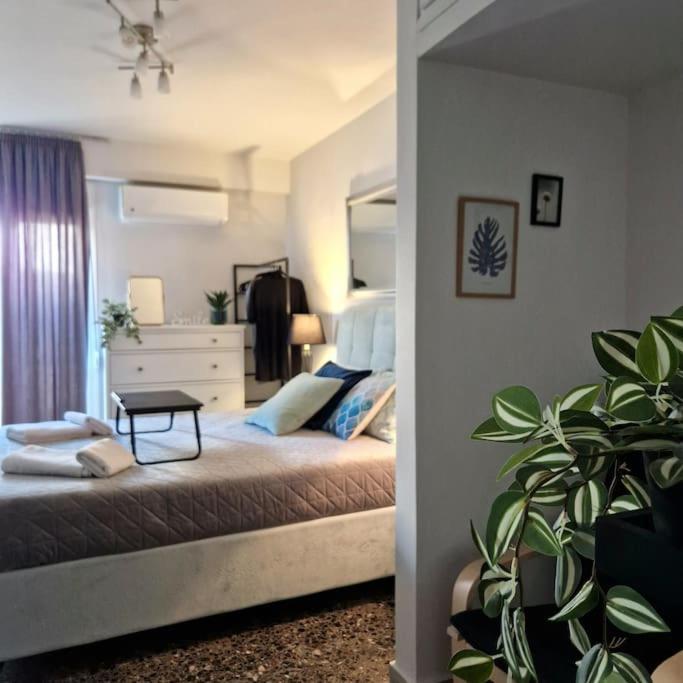 Chic Apt Near Acropolis - Avdi Square Athens Ngoại thất bức ảnh
