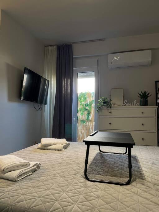 Chic Apt Near Acropolis - Avdi Square Athens Ngoại thất bức ảnh