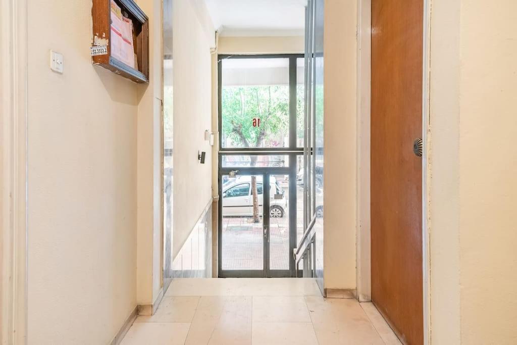 Chic Apt Near Acropolis - Avdi Square Athens Ngoại thất bức ảnh