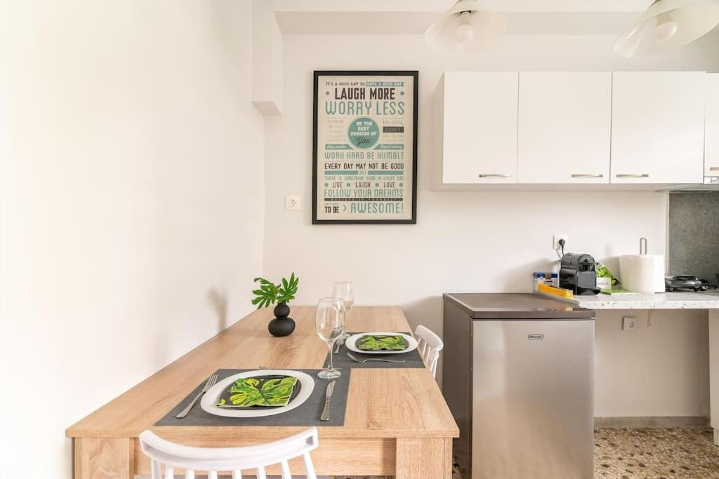 Chic Apt Near Acropolis - Avdi Square Athens Ngoại thất bức ảnh