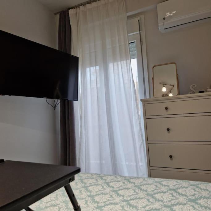 Chic Apt Near Acropolis - Avdi Square Athens Ngoại thất bức ảnh